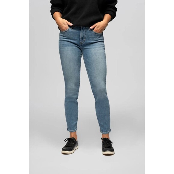 Revtown Decade Denim Medium Wash Skinny Jeans Size 31 EUC!!! - Picture 1 of 7